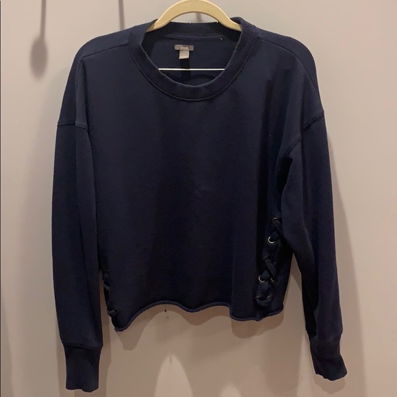 Navy crew neck sweater with slight crop - Picture 1 of 1